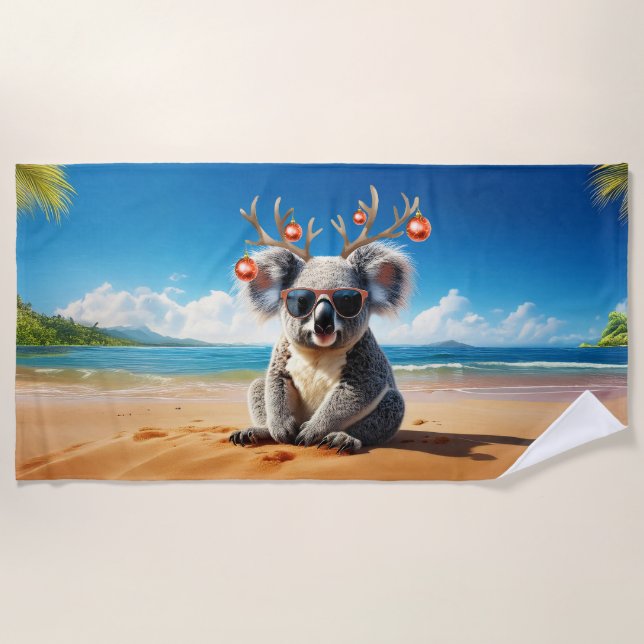 Koala am Strand mit Geweih und Schmuck Strandtuch (Vorderseite)