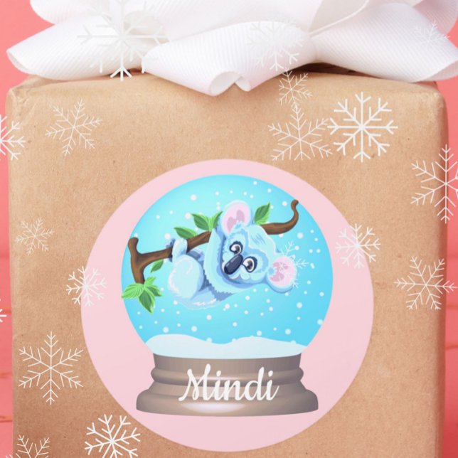 Koala Bär niedliche Schneekugel Rosa gürtel Runder Aufkleber (Von Creator hochgeladen)