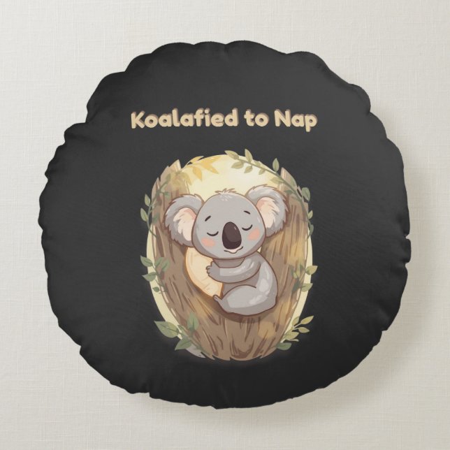 "Koalafied to Nap – Cute Sleepy Koala T-Shirt" Rundes Kissen (Vorderseite)
