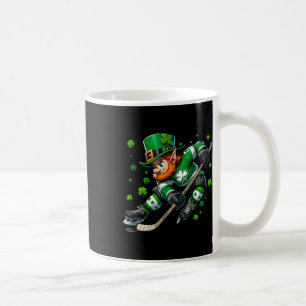 Kobold beim Hockey spielen St. Patrick's Day Sport Kaffeetasse