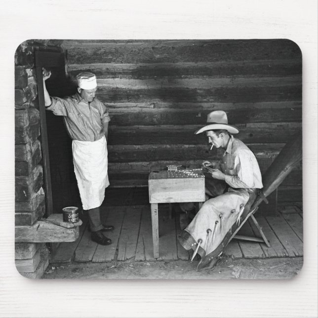 Koch, der einen Cowboy aufpasst, Karten zu spielen Mousepad (Vorne)