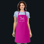 Koch Individuelle Name Modern Hot Pink Schürze<br><div class="desc">Personalisieren Sie diese moderne Koch-Schürze mit Ihrem Namen. Weiße Typografie auf heiß rosa Hintergrund.</div>