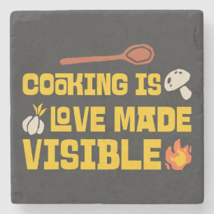 Kochen ist Liebe zum Greifen nahe Steinuntersetzer