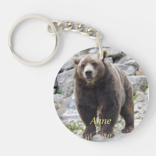 Kodiakbär steht auf einem Felsen Schlüsselanhänger