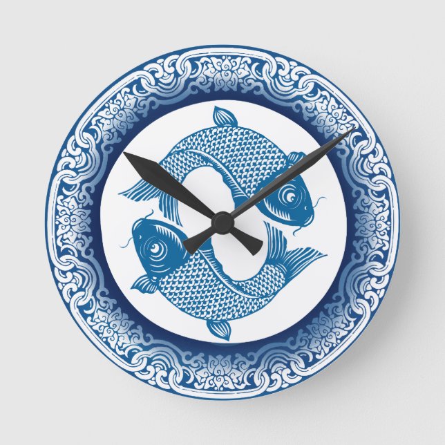 Koi Carp Fish Chinoiserie Blaues Muster Runde Wanduhr (Vorderseite)