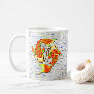 Koi Carp Fish Orange Green auf dem Wasser Hintergr Kaffeetasse
