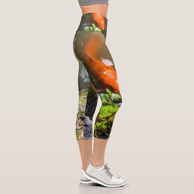 Koi-Fisch in einem Teich Capri Leggings (Rechts)