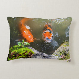 Koi-Fisch in einem Teich Dekokissen