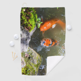 Koi-Fisch in einem Teich Golfhandtuch