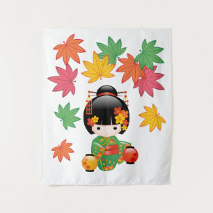Kokeshi-Puppe im Herbst - Geisha-Mädchen im grünen Wandteppich