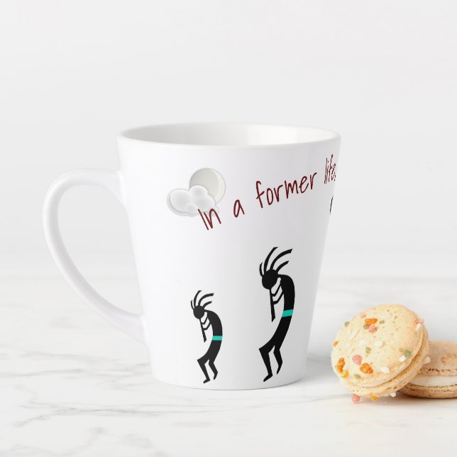 Kokopelli—Ancienne Vie—Latte Mug (En situation)