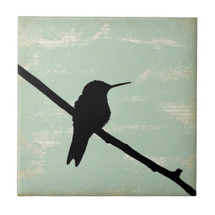 Kolibri-Silhouette auf blauem Grunge-Hintergrund Fliese