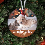 Komfort & Freude Foto und Name Moderne Weihnachten Ornament<br><div class="desc">Mit unserem "Comfort & Joy Foto and Name Modern Christmas Terracotta Ornament", einem personalisierten und warmen Urlaubsgeschenk, das sich perfekt für Freunde, Familie, Kollegen und sogar Ihre geliebten Haustiere eignet. Dieses fein gestaltete Ornament besticht durch ein zeitgenössisches Design und die herzliche Botschaft von "Comfort & Joy". Was es auszeichnet, ist...</div>