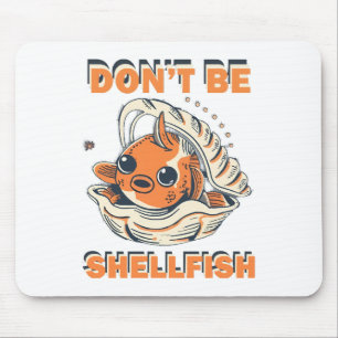 Komischer Fisch in einer Muschel-Kunst Mousepad