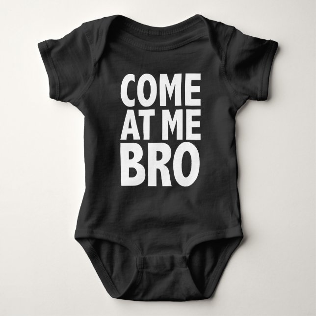 KOMMEN SIE BEI MIR BRO BABY STRAMPLER (Vorderseite)