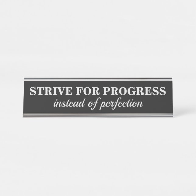 KOMMEN Sie gegen Schreibtischplatte der PERFEKTION Schreibtischnamensplakette (Vorderseite )