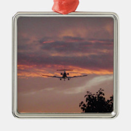 Kommerzielle Jet-Landung am Sonnenuntergang Ornament Aus Metall
