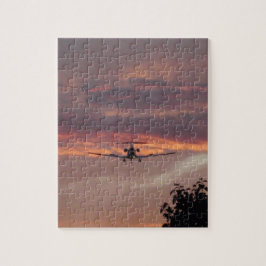 Kommerzielle Jet-Landung bei Sonnenuntergang