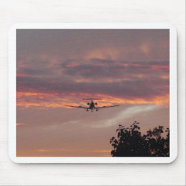 Kommerzielle Jet-Landung bei Sonnenuntergang Mousepad