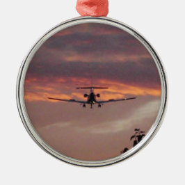 Kommerzielle Jet-Landung bei Sonnenuntergang Ornament Aus Metall
