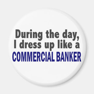 Kommerzieller Banker während des Tages Magnet