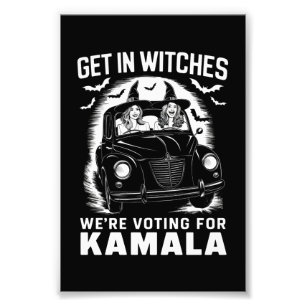 Kommt rein, Hexen, wir stimmen für Kamala Hallowee Fotodruck
