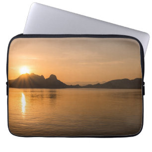 Komodo-Insel bei Sonnenuntergang Laptopschutzhülle