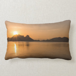 Komodo-Insel bei Sonnenuntergang Lendenkissen