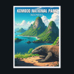 Komodo Nationalpark Indonesien Postkarte<br><div class="desc">Der Komodo-Nationalpark, ein UNESCO-Welterbe, ist ein abgelegener Archipel in Indonesien, der für seine atemberaubende Naturschönheit und die Anwesenheit des Komodo-Drachen, der größten lebenden Eidechsenart der Welt, bekannt ist. Dieser Park ist eine echte Wildnis und bietet ein einzigartiges und unvergessliches Erlebnis für abenteuerliche Reisende. Ein Land der zerklüfteten Schönheit Der Park...</div>