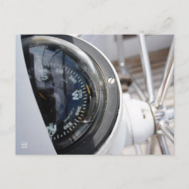 Kompas dat de richting geeft aan een avontuur. postkarte