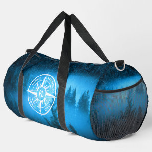 Kompass-Stern-Emblem-Monogramm-Nebel im Fichtenwal Duffle Bag