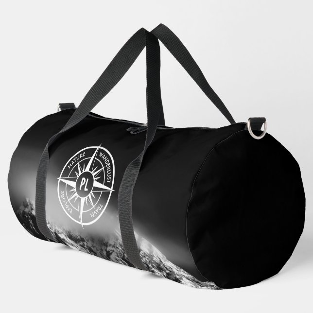 Kompass-Sternemblem monogramm dramatische Berge Duffle Bag (Linke Ecke)