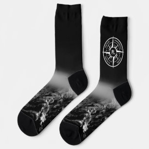 Kompass-Sternemblem monogramm dramatische Berge Socken