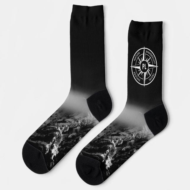 Kompass-Sternemblem monogramm dramatische Berge Socken (Linkes Detail)