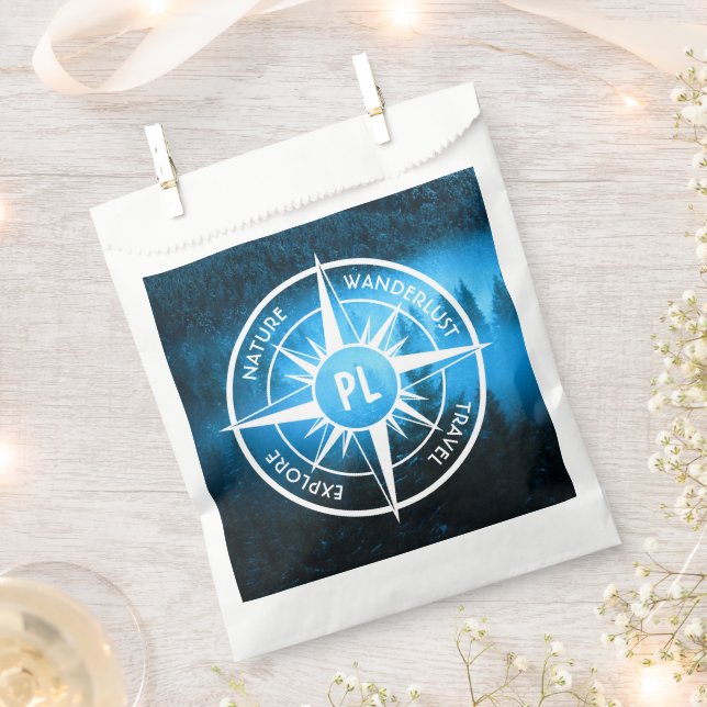 Kompass-Sternemblem Monogramm Nebel in Fichtenwald Geschenktütchen (Ausgeschnitten)