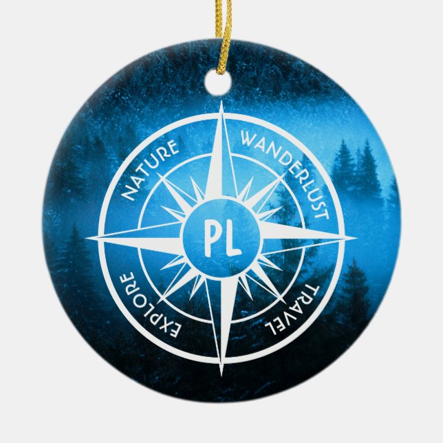 Kompass-Sternemblem Monogramm Nebel in Fichtenwald Keramik Ornament (Vorne)