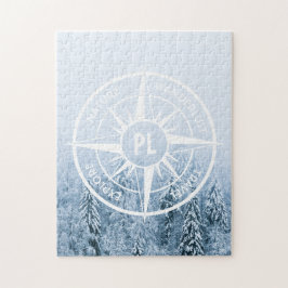 Kompass-Sternemblem monogramm Winterfichtenwald
