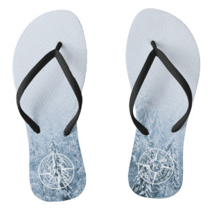 Kompass-Sternemblem monogramm Winterfichtenwald Flip Flops