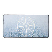 Kompass-Sternemblem monogramm Winterfichtenwald