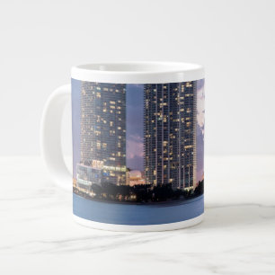 Kondominiumtürme in der Ufergegend in Miami Jumbo-Tasse