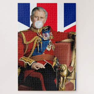 König Charles bläst weißen Kaugummi britische Flag