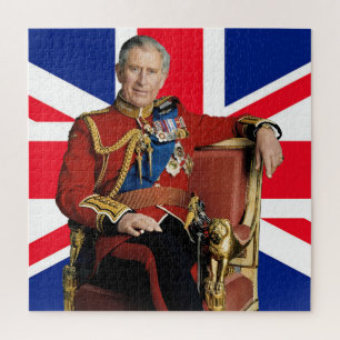 König Charles III mit britischer Flagge