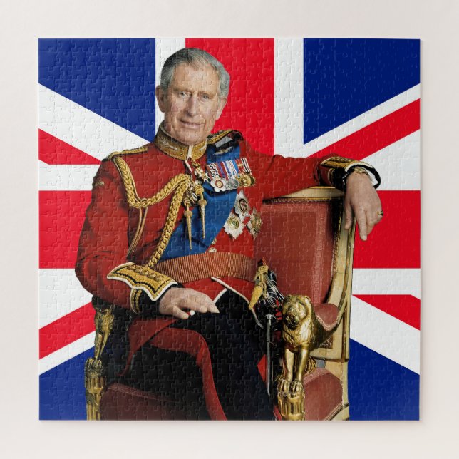 König Charles III mit britischer Flagge (Vertikal)