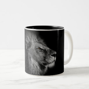 König, Löwe auf schwarz-weißem Hintergrund Zweifarbige Tasse