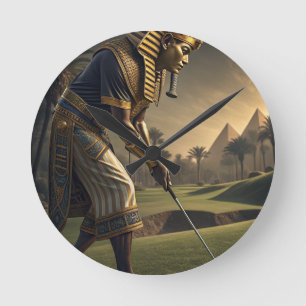 König Tut spielt Golf Lustige alte ägyptische Kun Runde Wanduhr