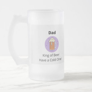 König von Bier, lassen Sie ein kaltes auf einem Mattglas Bierglas