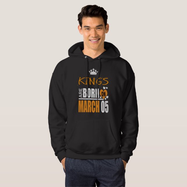 Könige sind auf März 5 geboren Hoodie (Vorne ganz)