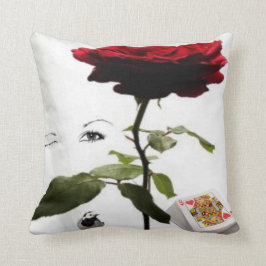 Königin der Herzen mit Rose Kissen