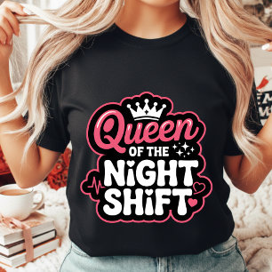 Königin der Nachtschicht Lustige rosa Krankenschwe T-Shirt