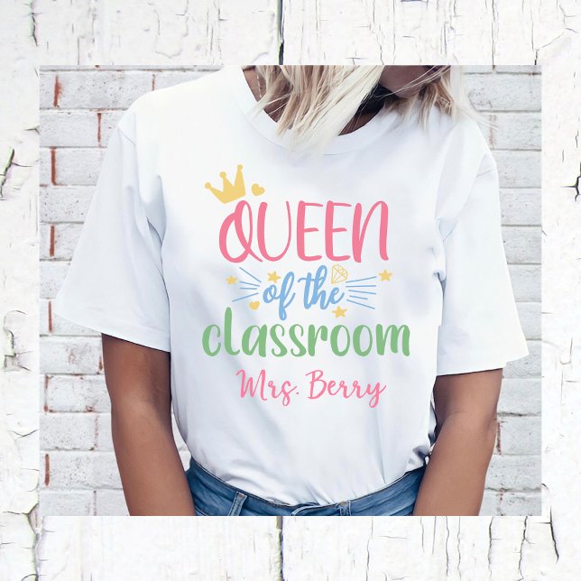 Königin des Klassenzimmer Lehrer Name hinzufügen T-Shirt (Von Creator hochgeladen)
